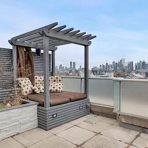  Apartment 2 Bedroom W Terrace And Parking!